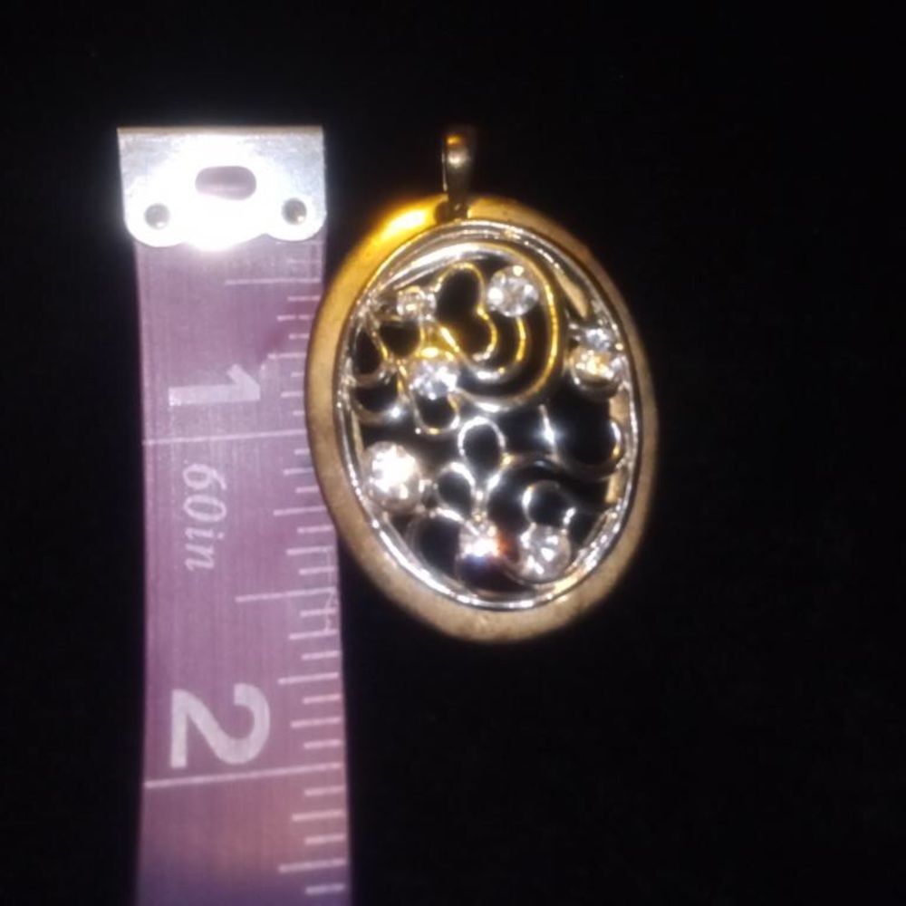 Oval pendant